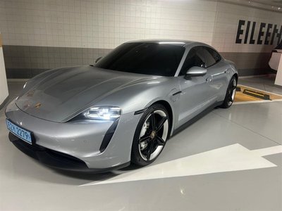PORSCHE TAYCAN - 4