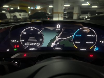PORSCHE TAYCAN - 5