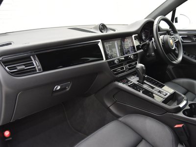 PORSCHE MACAN - 8