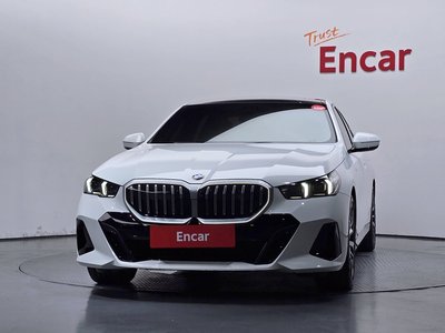 2023 BMW 5 SERIES photo 2
