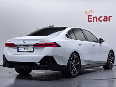 2023 BMW 5 SERIES photo 3