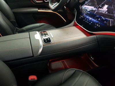 MERCEDES-BENZ EQS - 9