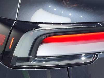TESLA MODEL Y - 10