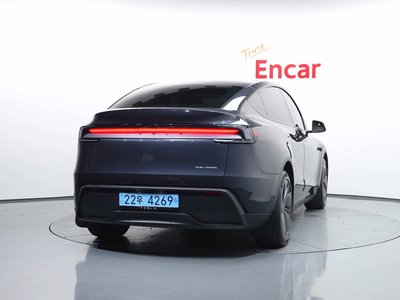 TESLA MODEL Y - 4