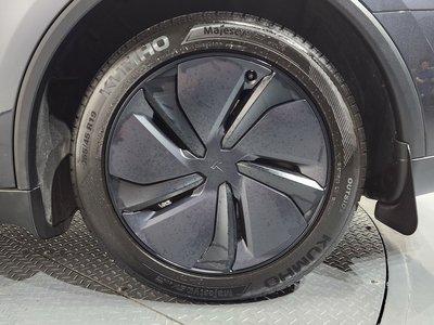 TESLA MODEL Y - 8