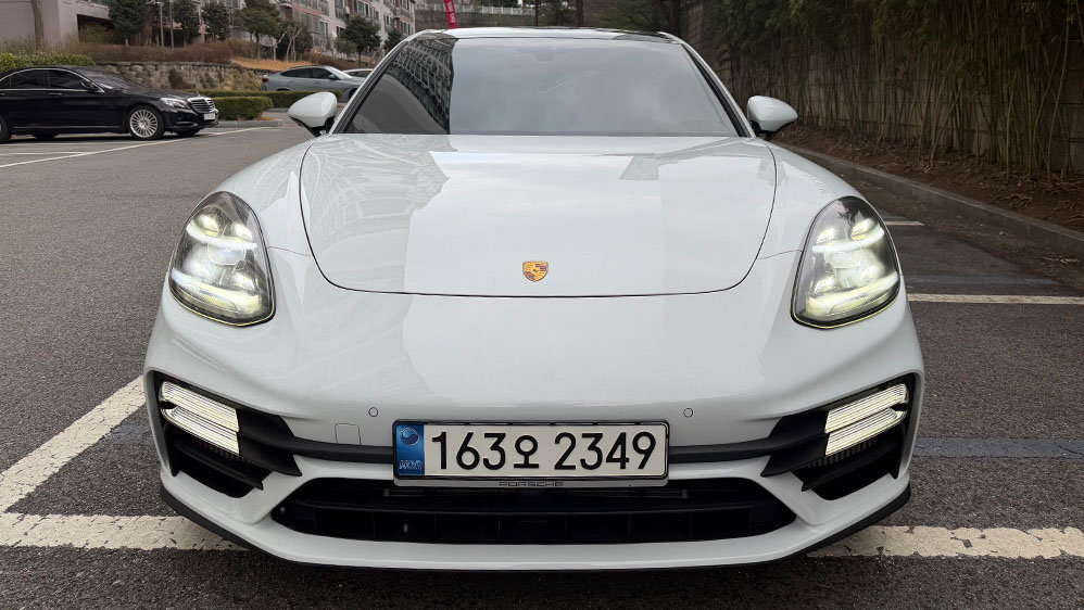 PORSCHE PANAMERA - View 1