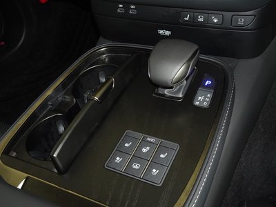 2025 Lexus LS — миниатюра 21