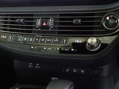 2025 Lexus LS — миниатюра 22