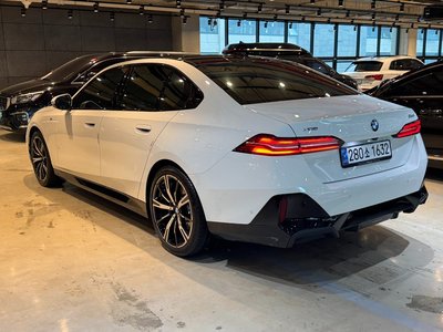 2024 BMW 5 SERIES thumbnail 14