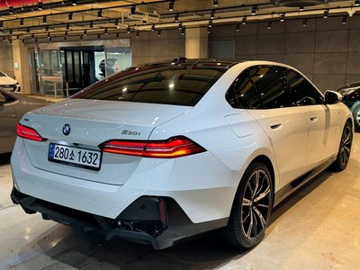 2024 BMW 5 SERIES — фото 4