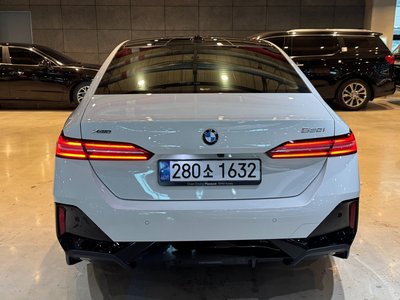 2024 BMW 5 SERIES — фото 3