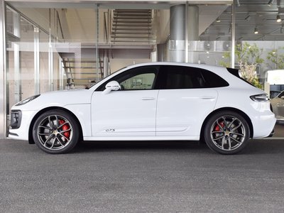 PORSCHE MACAN - 4