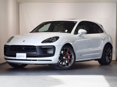 PORSCHE MACAN - 1