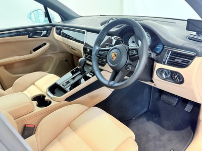 PORSCHE MACAN - 9