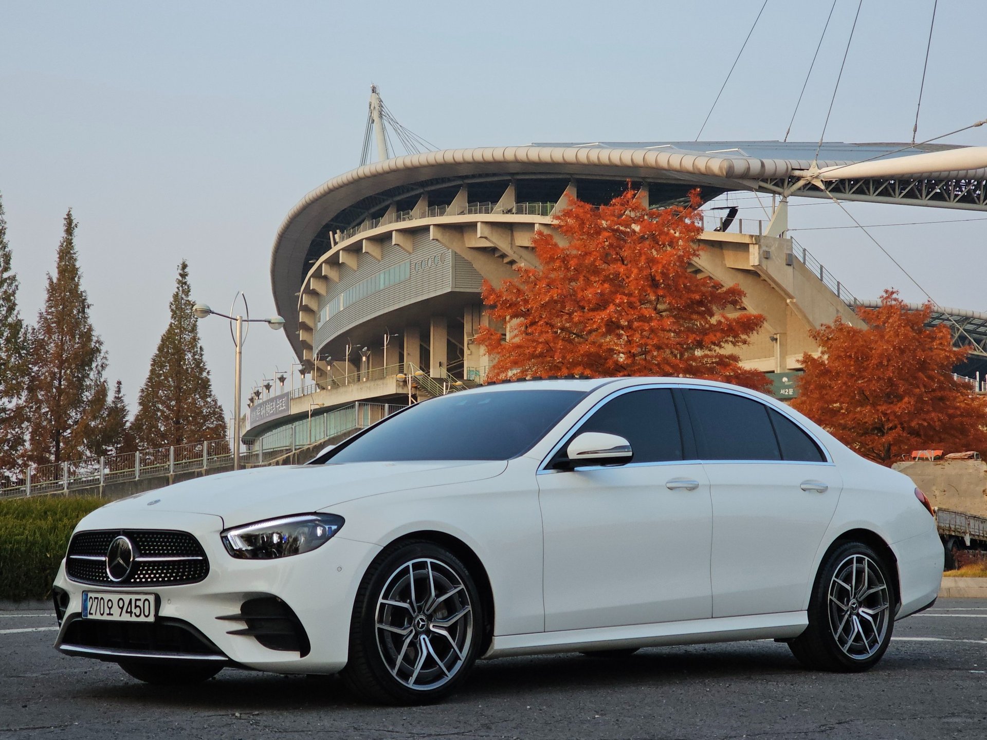 MERCEDES-BENZ E-CLASS - View 1