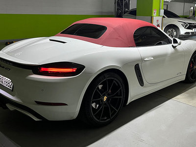 PORSCHE 718 BOXSTER - 2