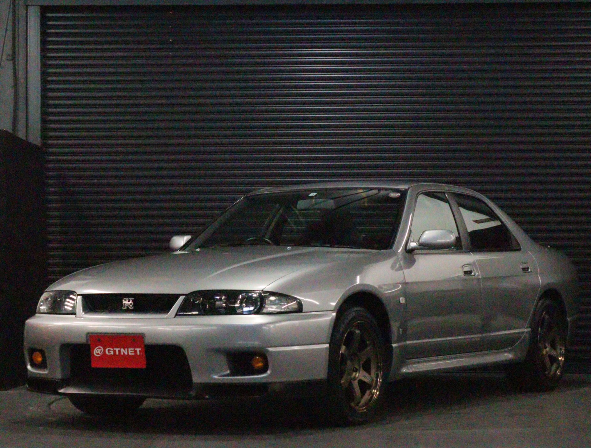 NISSAN SKYLINE GT-R SEDAN - View 1