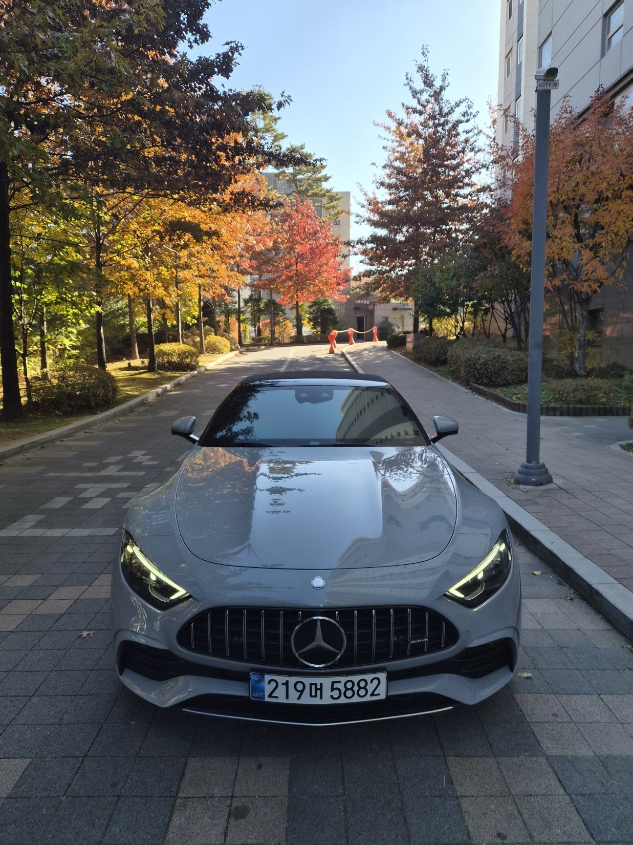 MERCEDES-BENZ SL - View 1