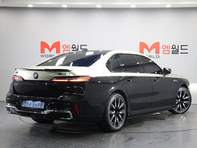 صورة 2 لـ 2023 BMW I7