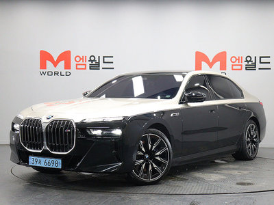 صورة 1 لـ 2023 BMW I7
