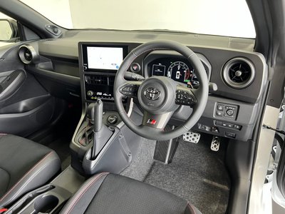 TOYOTA GR YARIS - 10