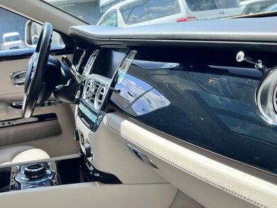ROLLS ROYCE GHOST 2015 thumbnail 37