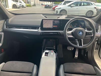 2025 BMW IX1 照片 9