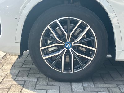 2025 BMW IX1 照片 6