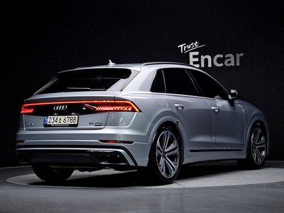 AUDI Q8 - 3