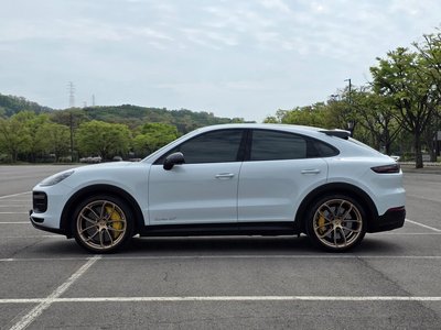 2022 Porsche CAYENNE — миниатюра 11