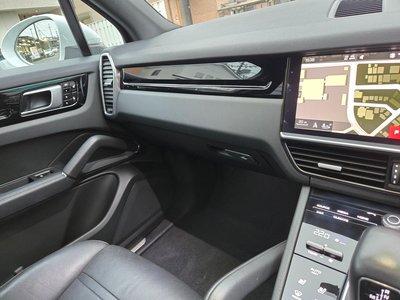 PORSCHE CAYENNE - 10