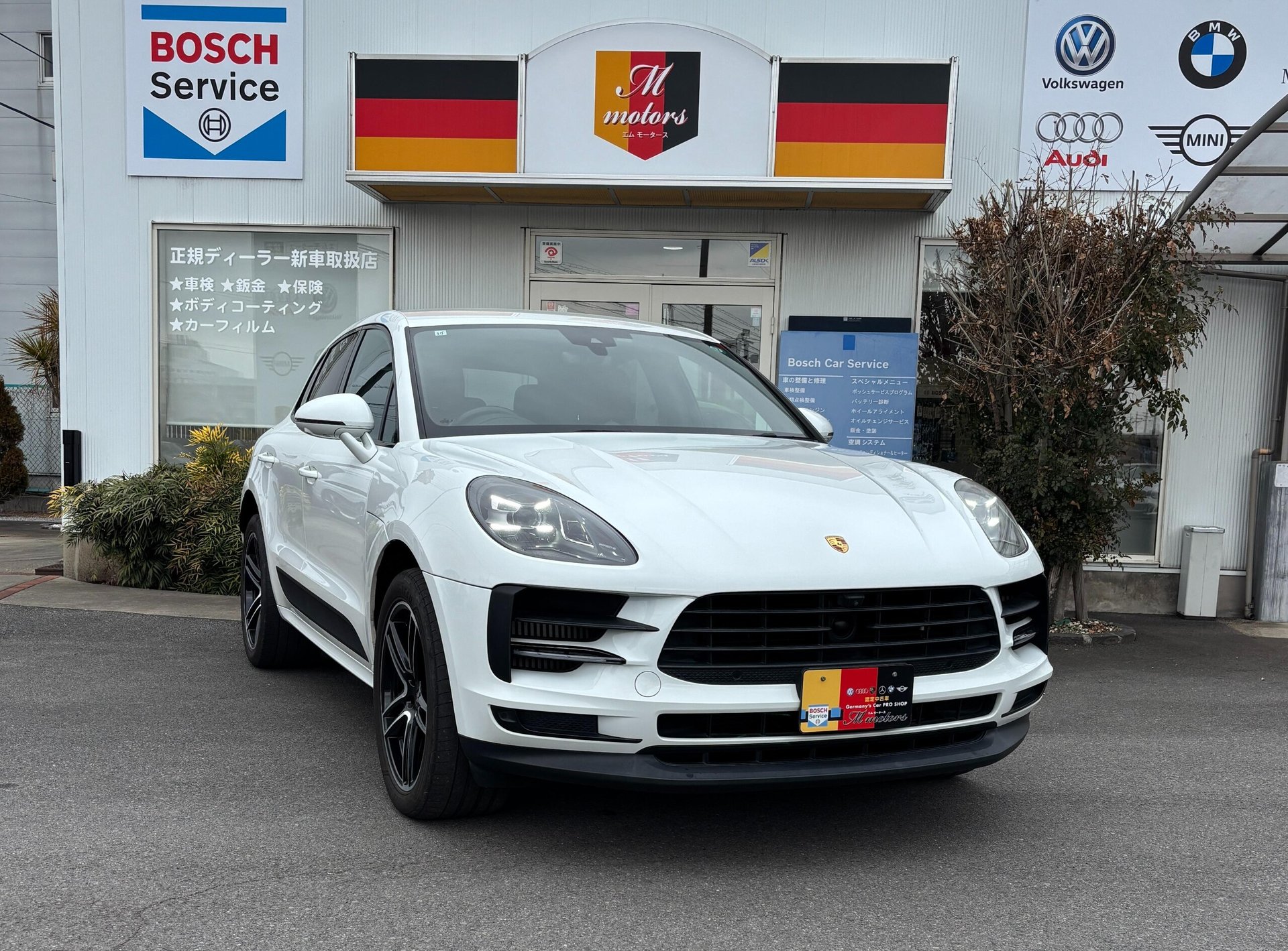 PORSCHE MACAN - View 1