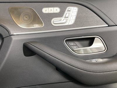 2025 Mercedes-BENZ GLS — миниатюра 12