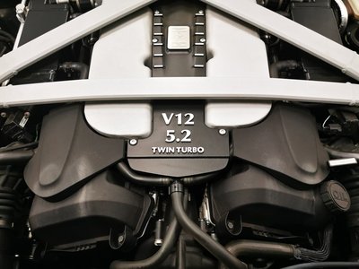 ASTON MARTIN DB11 - 8