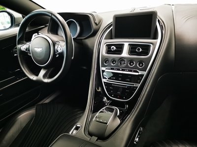 ASTON MARTIN DB11 - 10