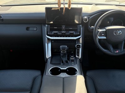 TOYOTA LAND CRUISER 300 - 5