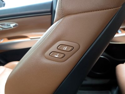 2022 Genesis GV70 thumbnail 38