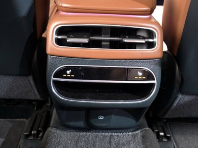 2022 Genesis GV70 thumbnail 37