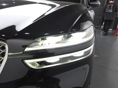 صورة 9 لـ 2022 Genesis GV70
