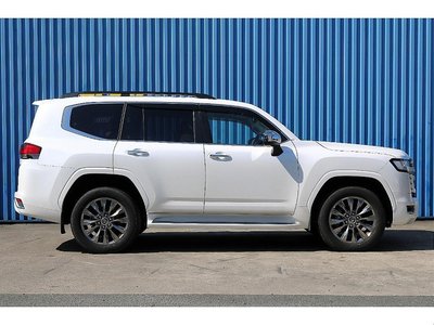 TOYOTA LAND CRUISER 300 - 7