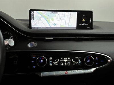 2021 Genesis GV70 — миниатюра 19