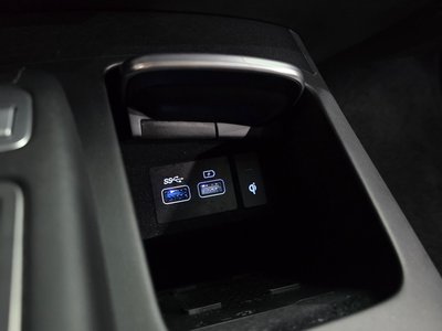 2021 Genesis GV70 — миниатюра 18