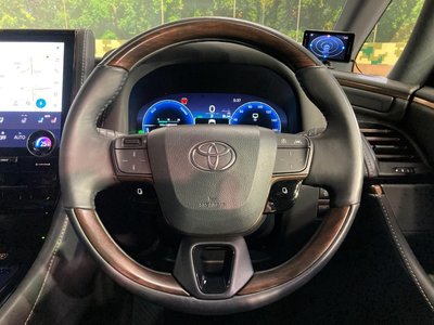2025 Toyota ALPHARD photo 8