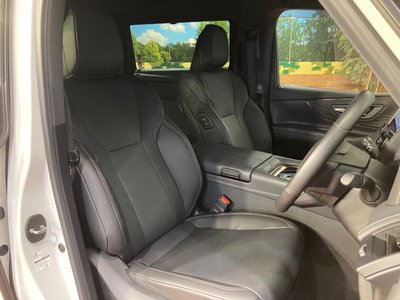 2025 Toyota ALPHARD photo 9