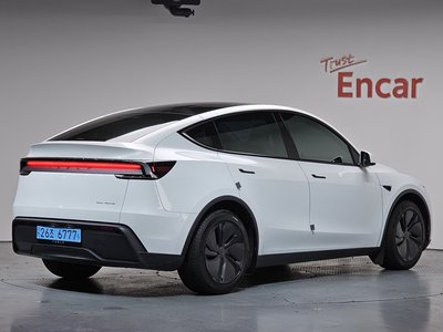 TESLA MODEL Y - 2