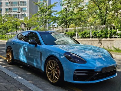 PORSCHE PANAMERA - 1