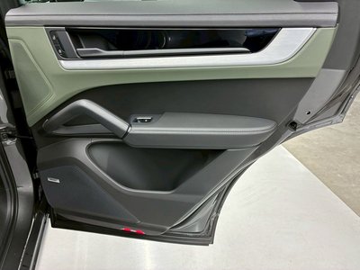 2023 Porsche CAYENNE thumbnail 57