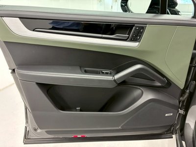 2023 Porsche CAYENNE thumbnail 48