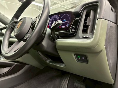 2023 Porsche CAYENNE thumbnail 32
