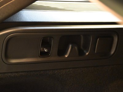 2025 Mercedes-BENZ C-CLASS — миниатюра 64